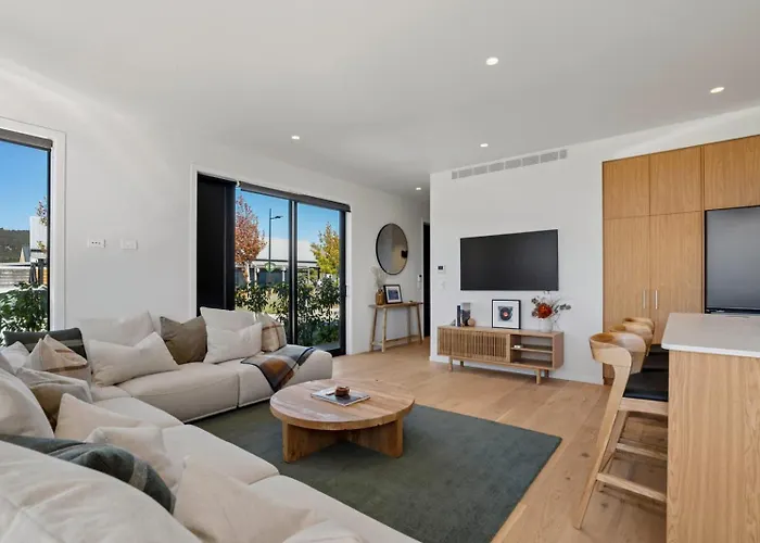 Alpine Luxury Northlake Holiday home